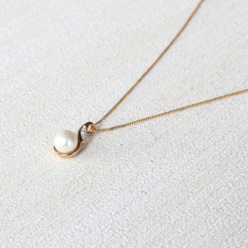 Gold Pendant with Cupped Pearl and Diamonds