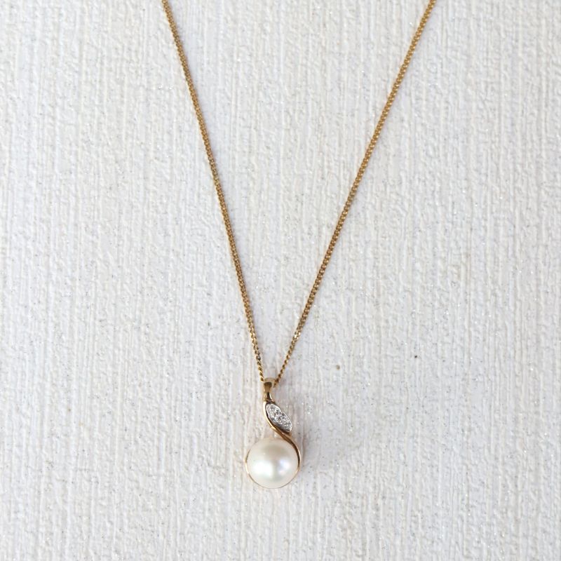 Gold Pendant with Cupped Pearl and Diamonds