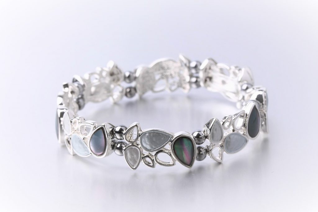 naturally magnetic hematite bracelet | Carathea