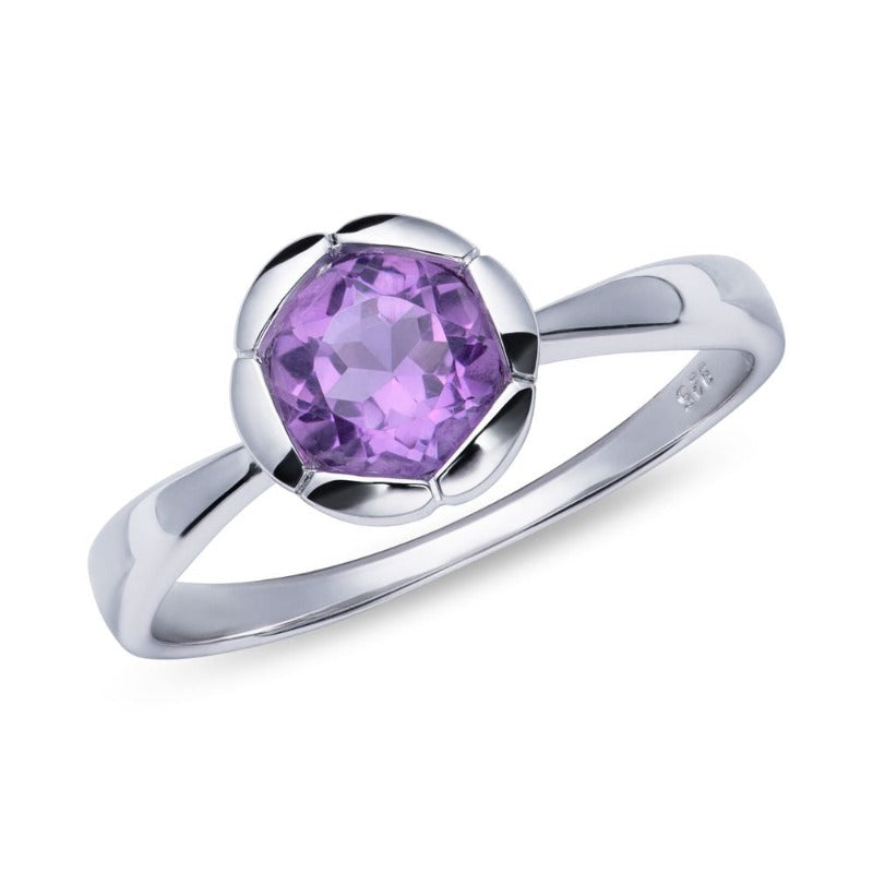 Silverring with wround faceted amethyst and fluted edges - Carathea