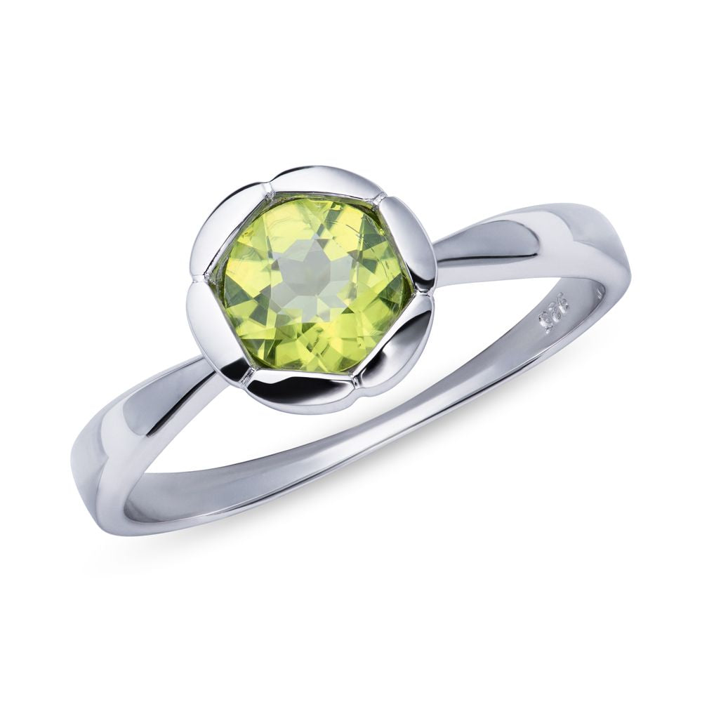 Silver ring with round peridot and fluted edges - Carathea