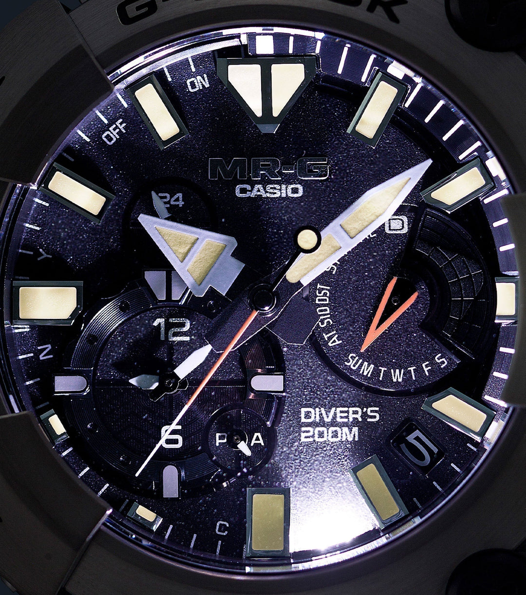 What is a Dive Watch? Understanding ISO 6425 Standards & Key Features