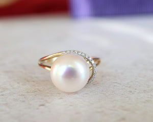 9ct gold ring with large pearl and diamonds - Carathea jewellers