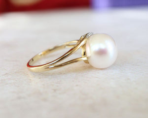 9ct gold ring with large pearl and diamonds - Carathea jewellers