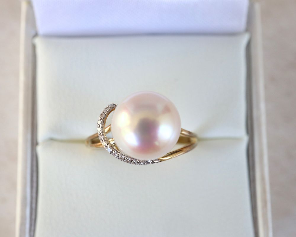 9ct gold ring with large pearl and diamonds - Carathea jewellers