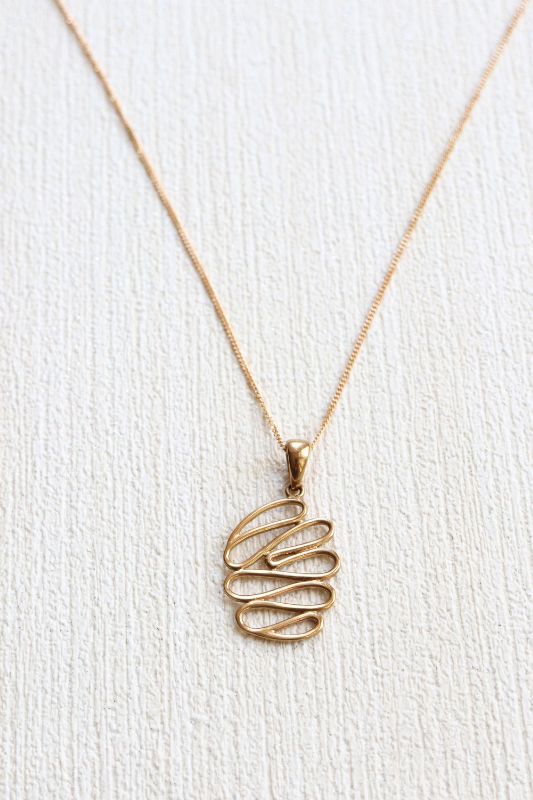 9ct gold swirl pendant and chain - Carathea