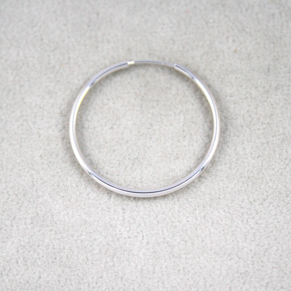 9ct  White Gold 22 mm Sleeper Earrings