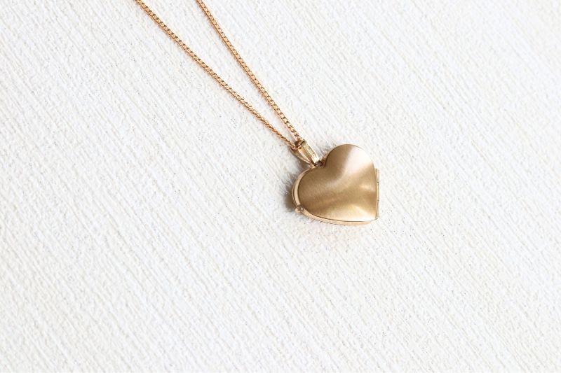 9ct Gold Heart Shaped Locket