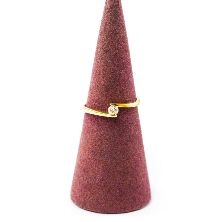 9ct Gold Cross Over Solitaire Diamond Ring 15pt