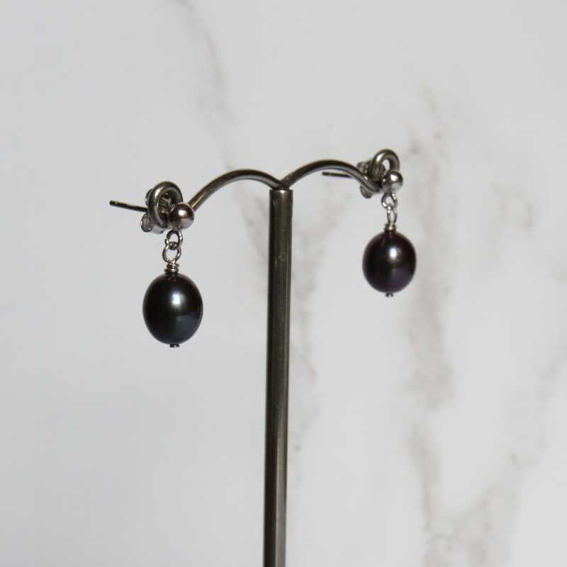 silver drop earrings with black barrel shaped river pearl - Carathea jewellers