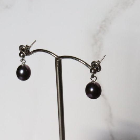 silver drop earrings with black barrel shaped river pearl - Carathea jewellers