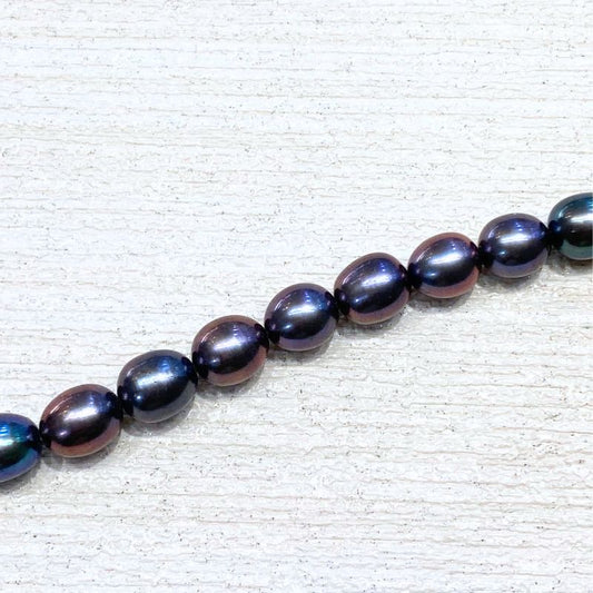 close up of black cultured pearl bracelet - Carathea jewellers