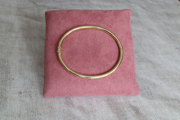 3mm thick gold oval bangle with a secure clasp, oval shaped for snug fit on wrist - Carathea Jewellers