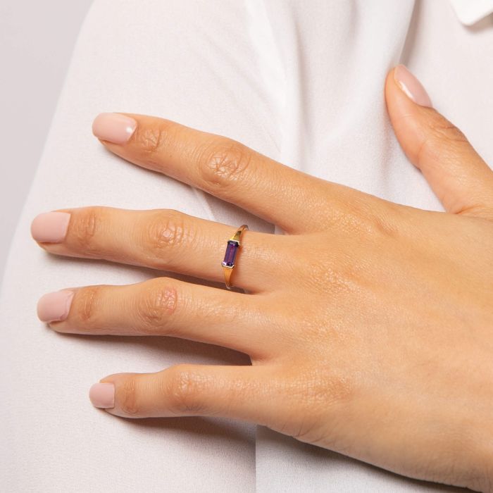 9ct Gold Ring with Elongated Amethyst