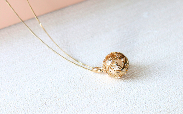 9ct Gold Pendant Flower Sphere with Pearl