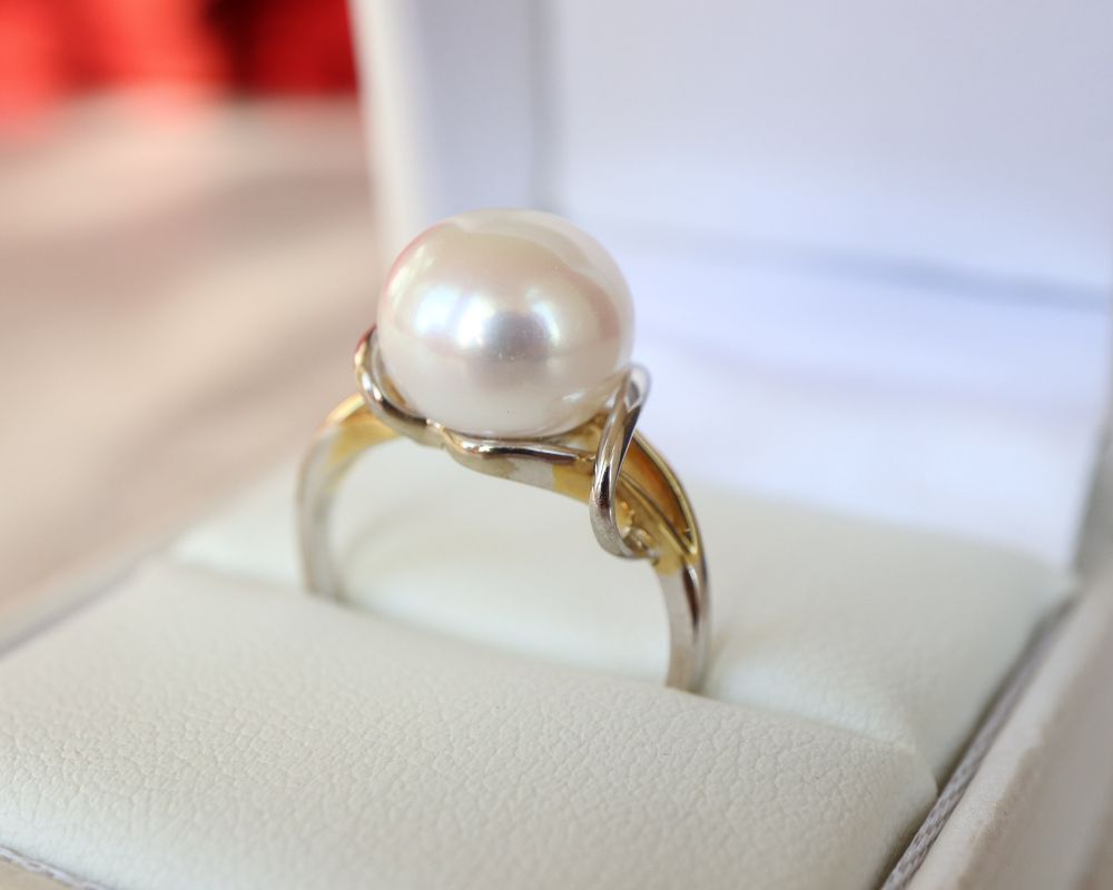 two tone gold ring with large pearl - Carathea jewellers