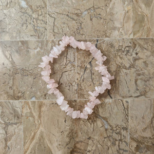 rose quartz chip bracelet - Carathea