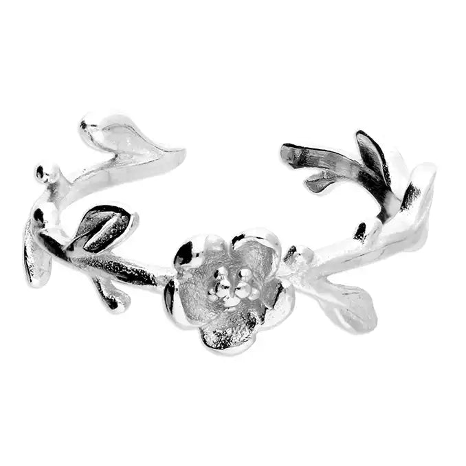 Silver flower and leaf toe ring - Carathea jewellers