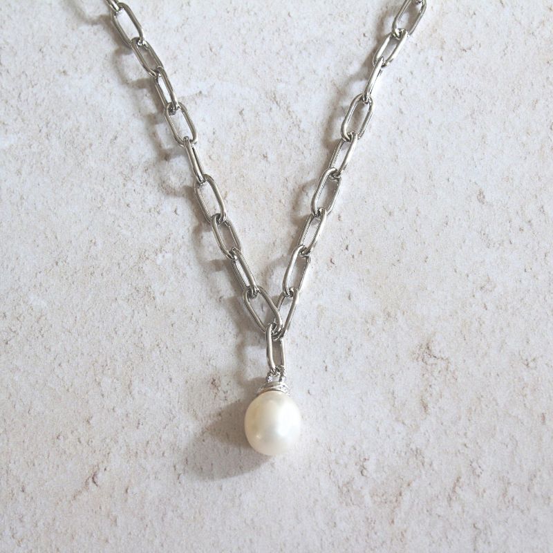 Silver oval links necklace with pearl | Carathea
