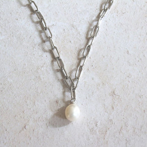 Silver oval links necklace with pearl | Carathea