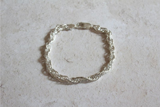 silver twisted oval link bracelet | Carathea