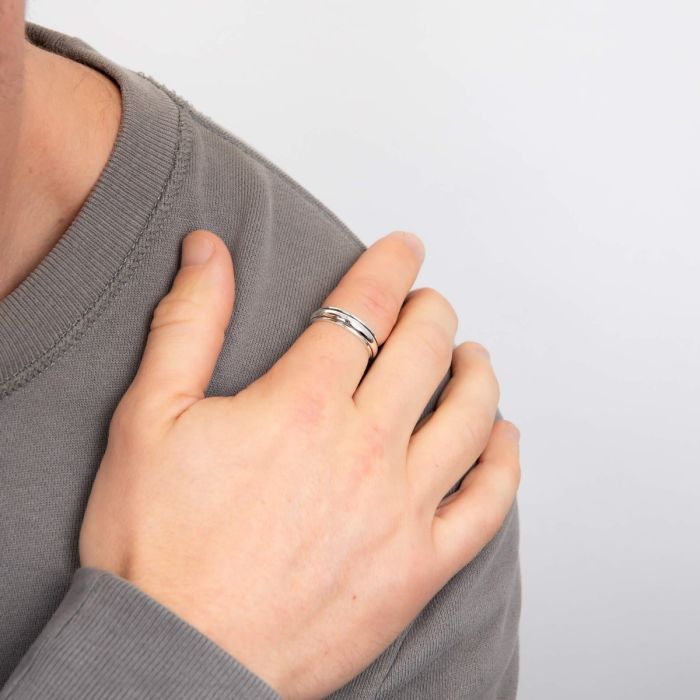 Silver spinner ring for calming focus.