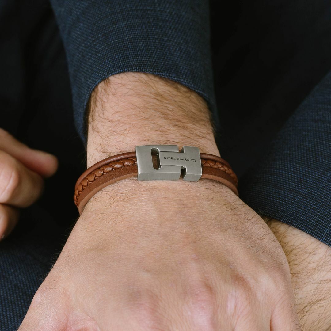Leather bracelet with a silver magnetic clasp.