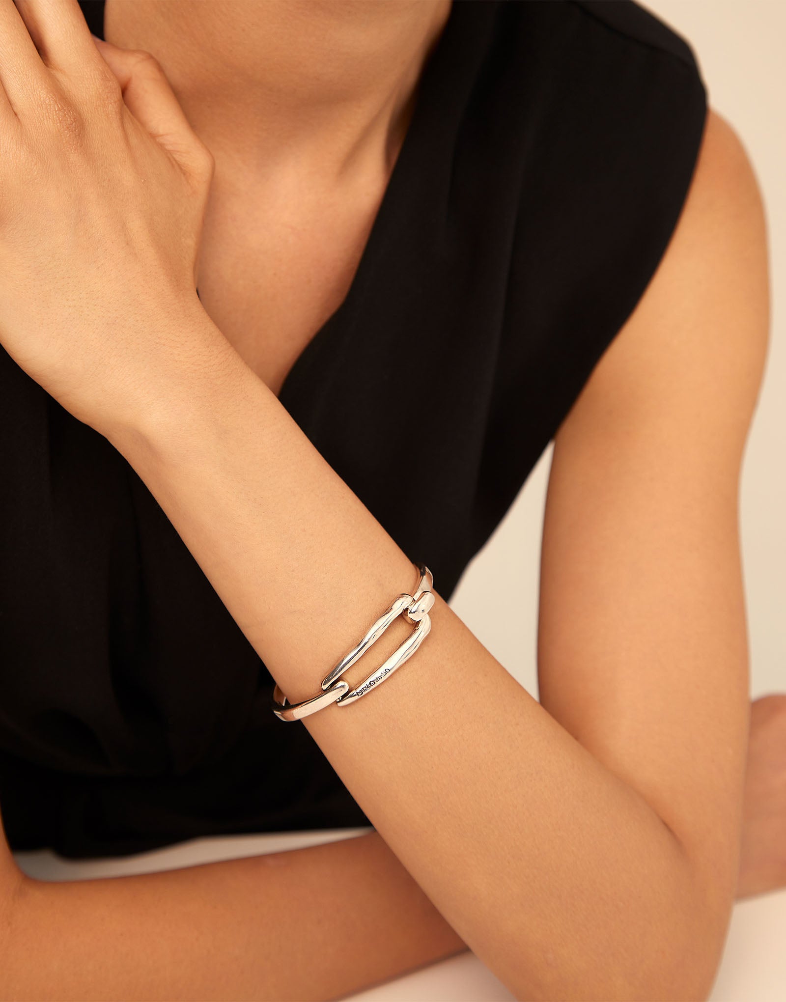 Uno de 50 Tied Bangle