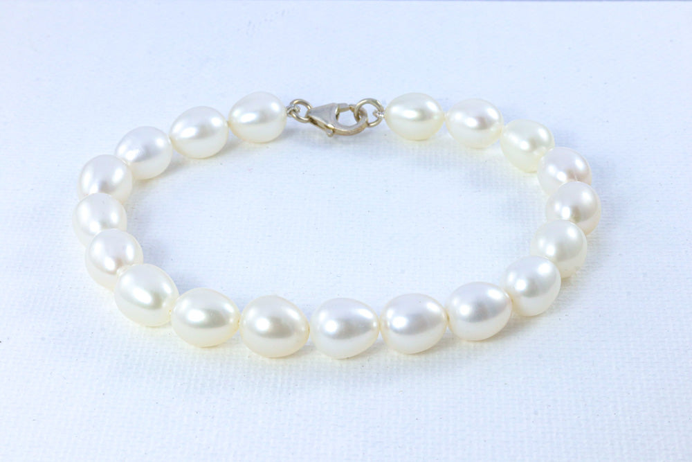 White Barrel-Shaped Cultured River Pearl Bracelet