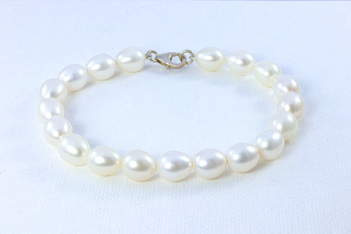 White Barrel-Shaped Cultured River Pearl Bracelet