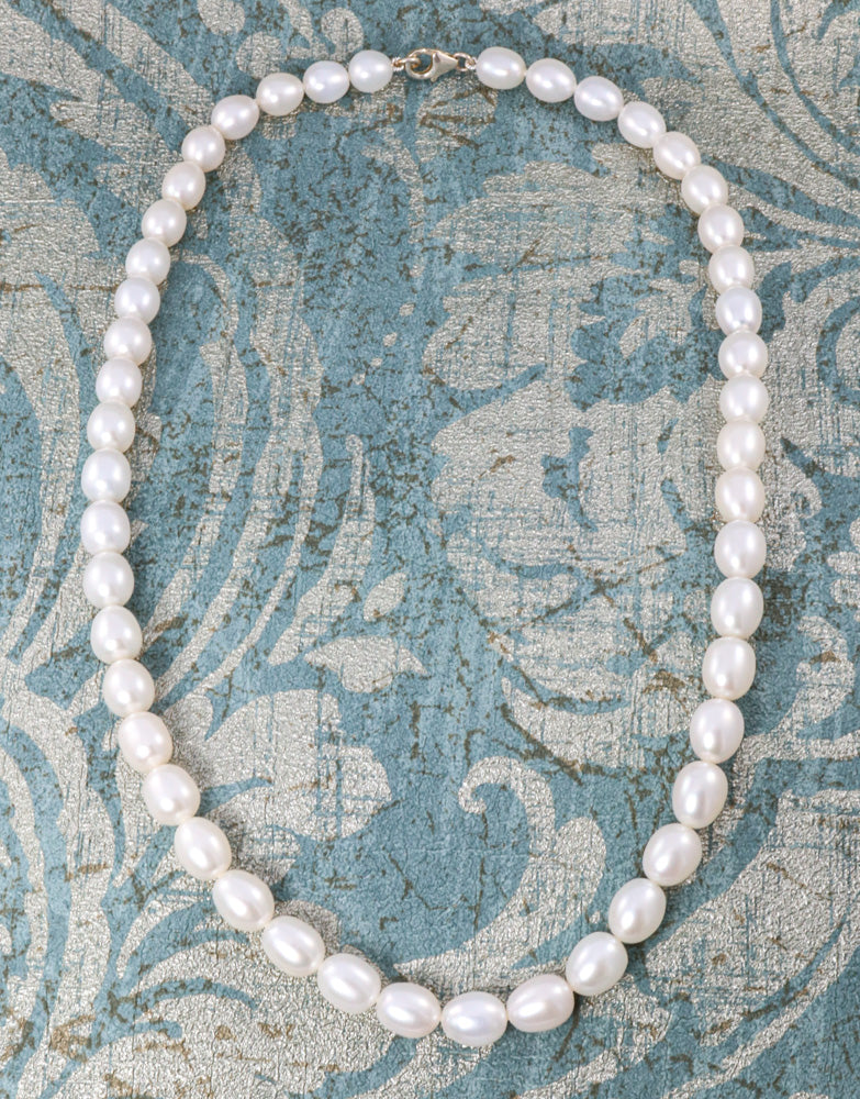 White Barrel-Shaped Cultured River Pearl Necklace