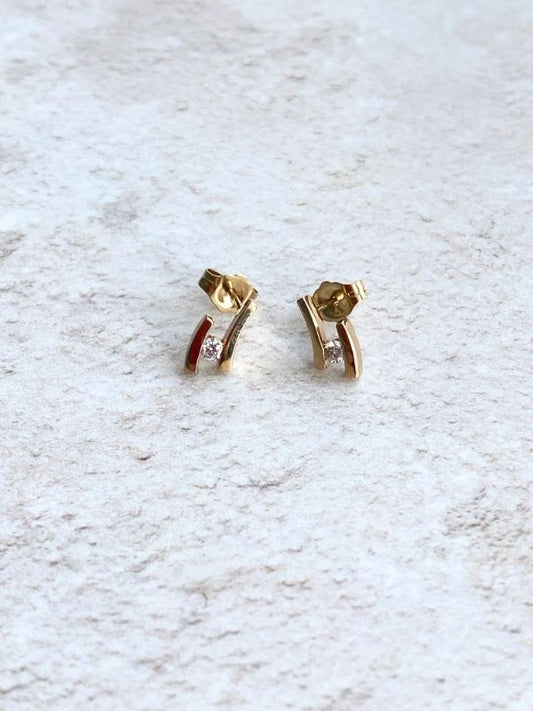 gold bars stud earrings with higher grade diamond solitaire in each Carathea Jewellers