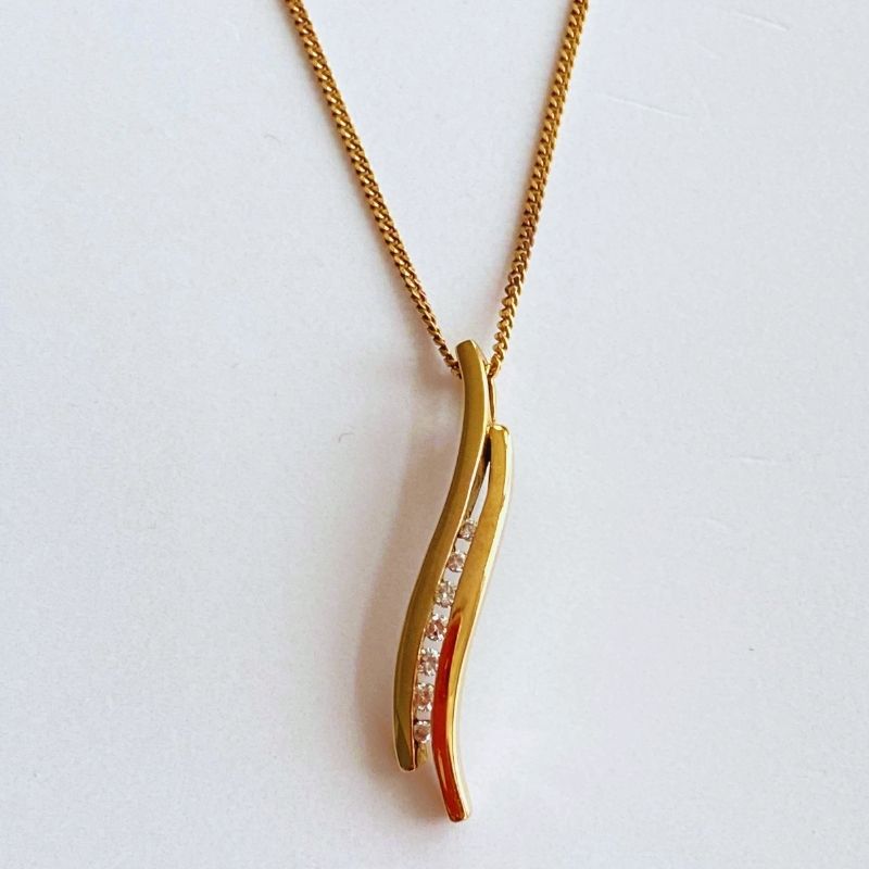 gold and diamond curve pendant necklace Carathea jewellers