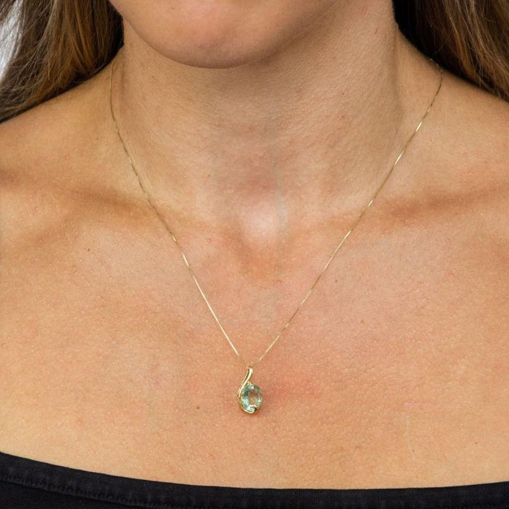 Gold Swirl Pendant With Green Flourite Jewellery Gecko