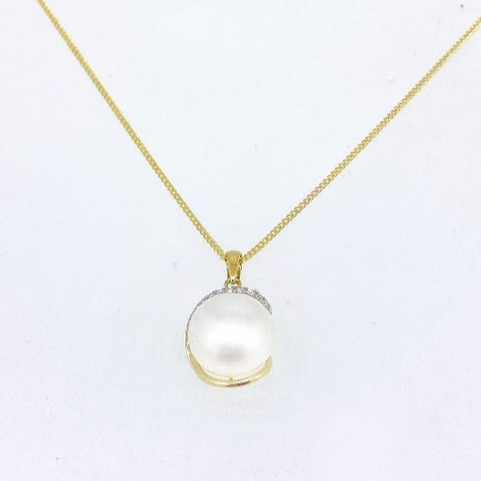 Gold pendant with diamonds and pearl Jewellery Carathea