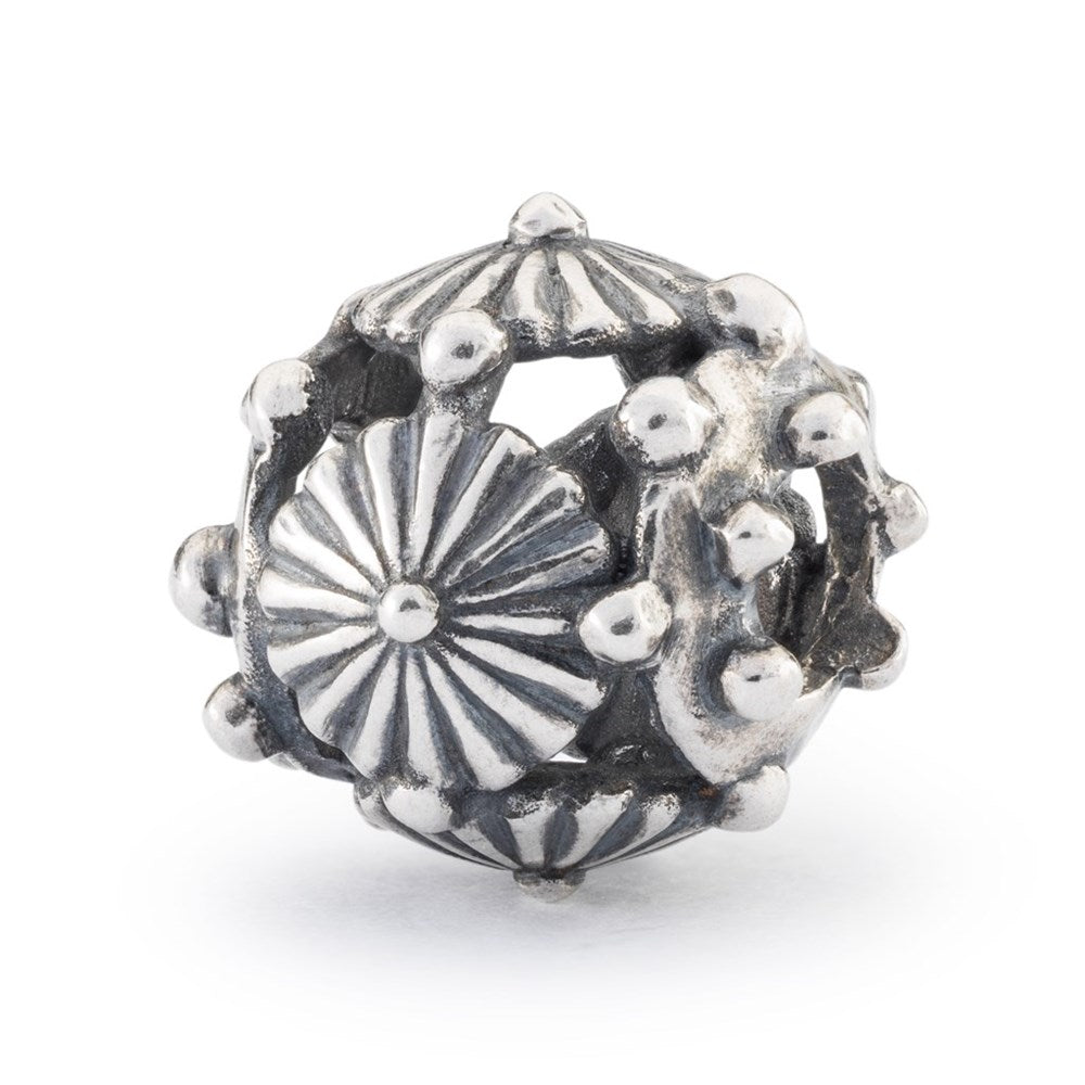 Silver Daisy bead with dewdrops Trollbeads Jewellery Carathea