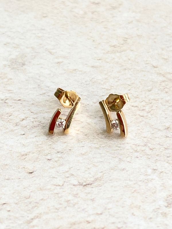 gold bars stud earrings with higher grade diamond solitaire in each Carathea Jewellers